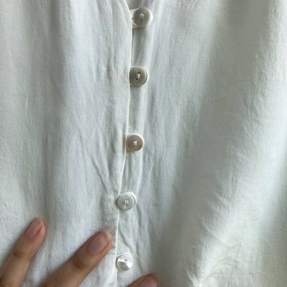 white button button-up 🧷 - Picture 4 of 8